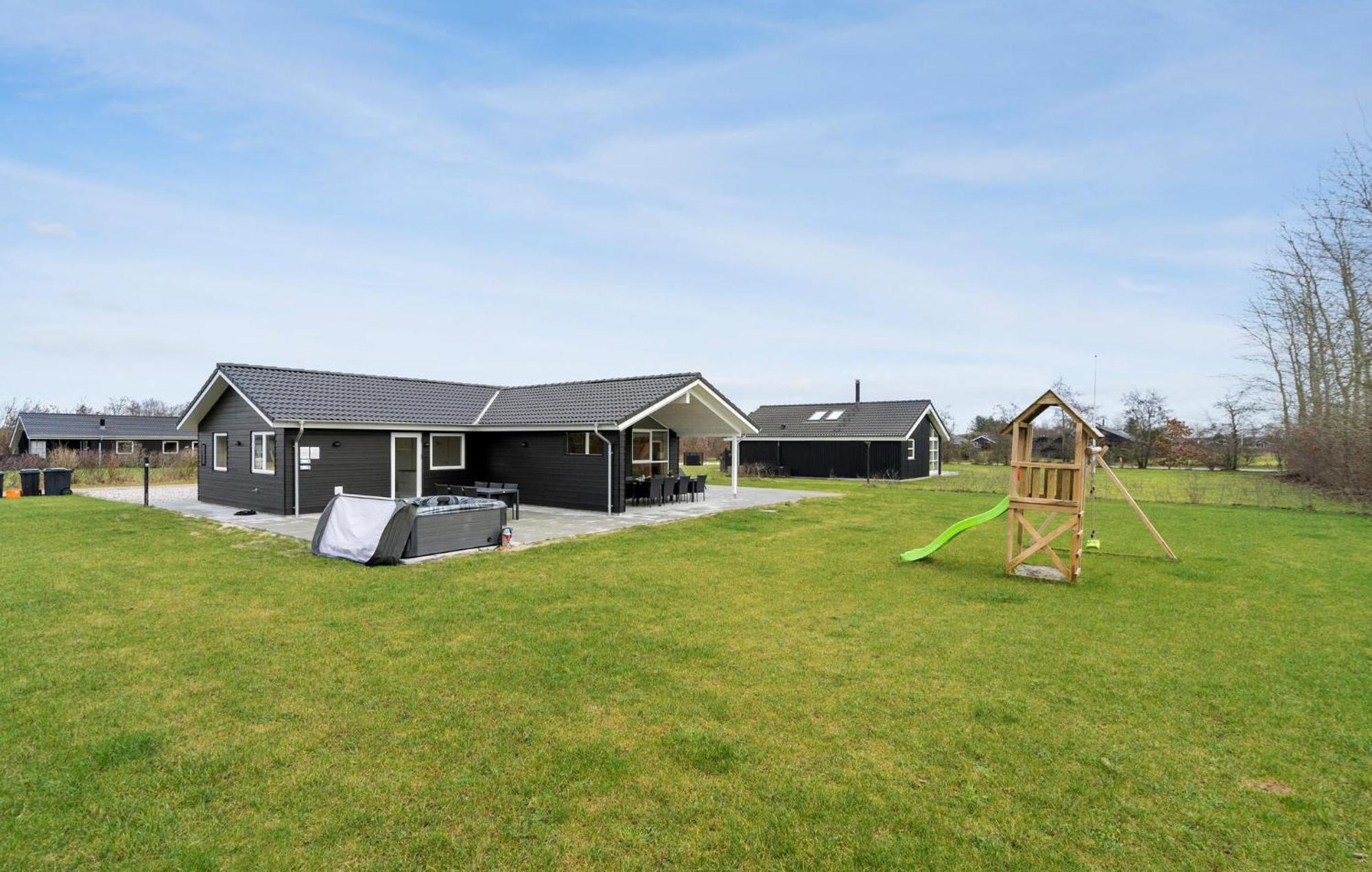 Beautiful Home In Tarm With Sauna Kültér fotó
